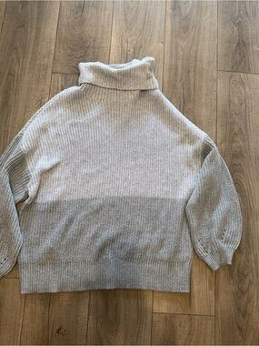 American Eagle Outfitters Light Gray Turtleneck Sweater